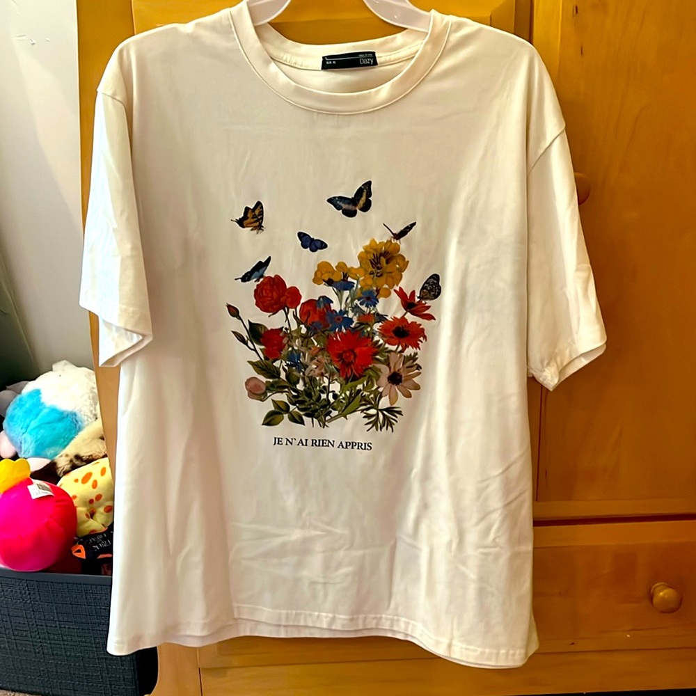 Dazy Brand XL Cream Colored T-Shirt